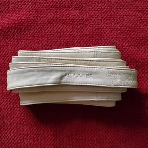 Sassy Jones Yaya wrap belt.